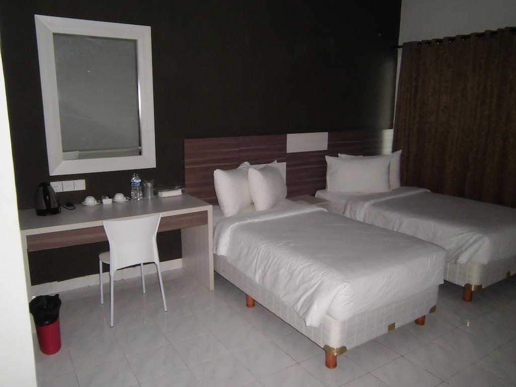 The Madeline Hotel Bengkulu Room photo